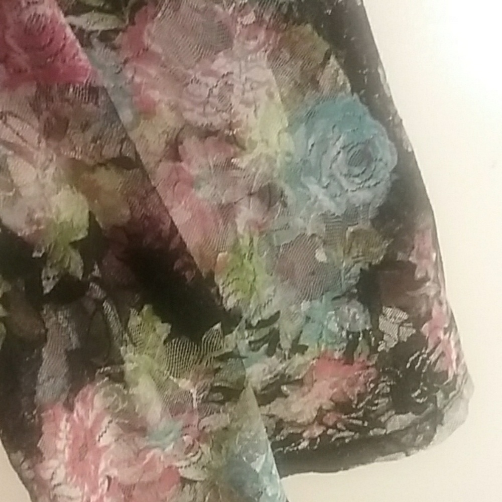 Top - Picture 2 of 2